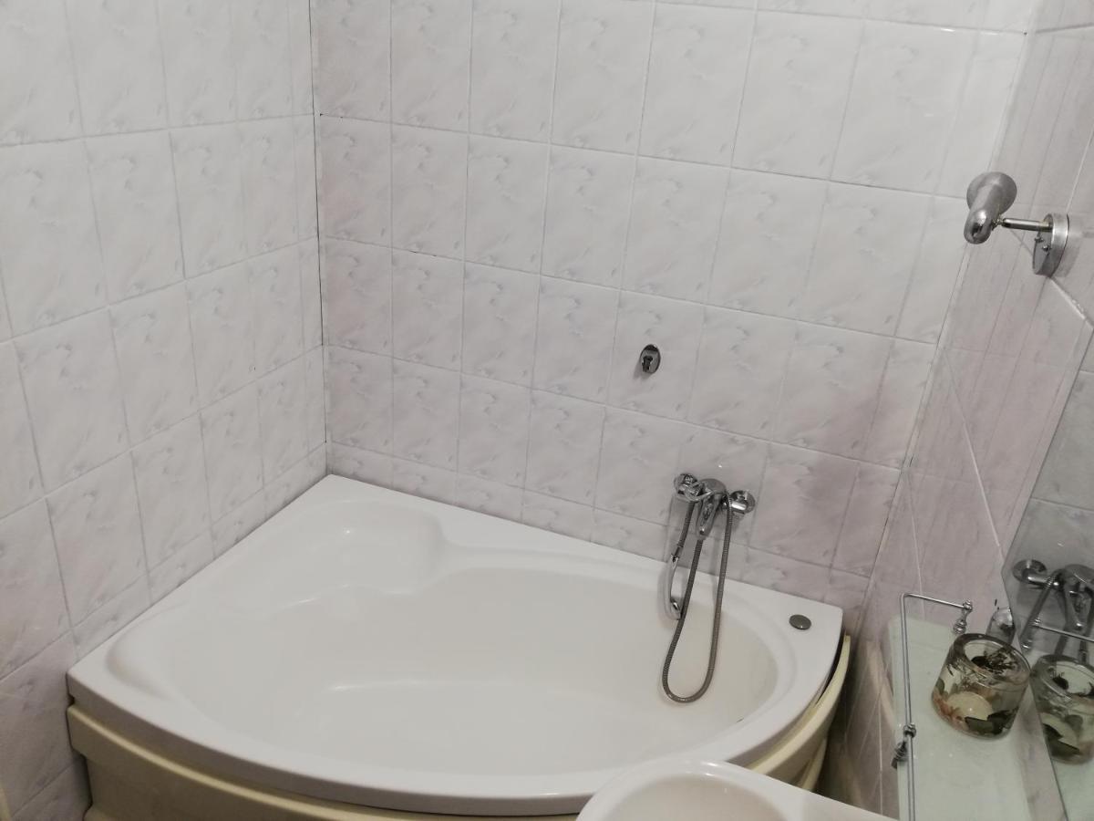 Valeria Apartament Leilighet Onesti Eksteriør bilde